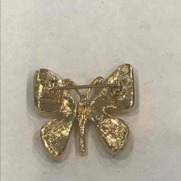Beautiful Butterfly Pin - Picture 3 of 3